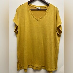 4 for $25 💛 Orvis Mustard Yellow V-Neck Tee 💛 XXL